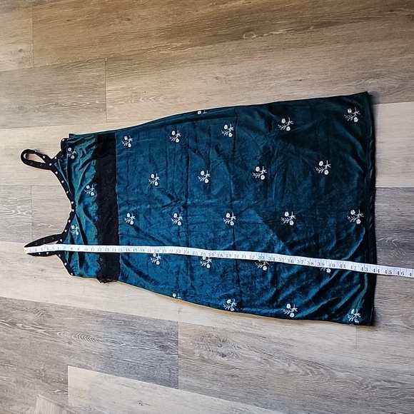 ZARA VELVET AUTUMN/WINTER DRESS - Picture 4 of 12